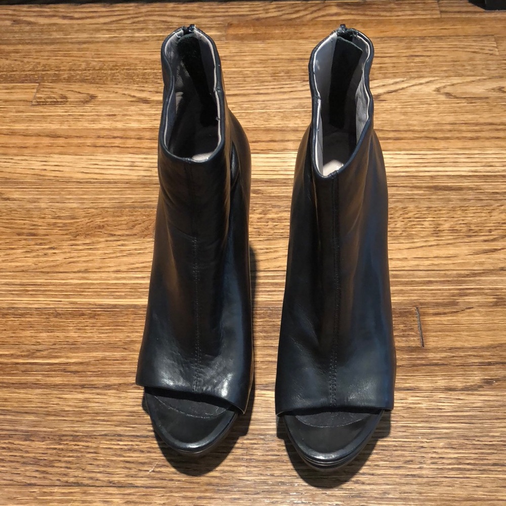 Kenneth Cole Black Leather Bootie